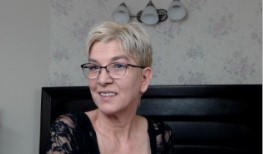 Liveprivates Granny Model in Glasses