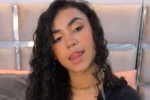 Jerkmate Amateur Model with Teasing Gaze